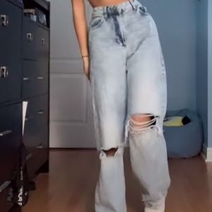 Baggy wide leg / mom jeans